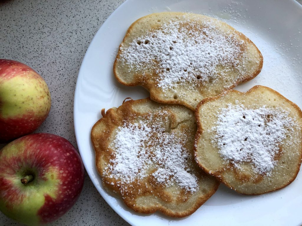 Apple racuchy served with powdered sugar