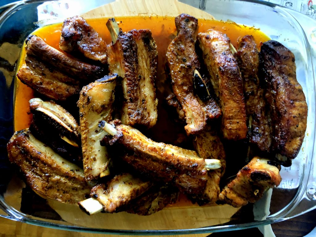 Polish baked ribs in the baking dish.