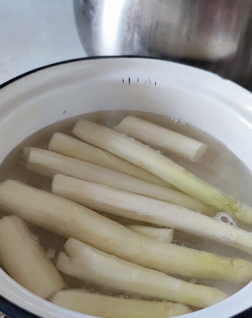 Asparagus boiling in water
